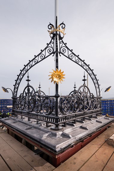 The coronet at Shrewsbury Flaxmill Maltings is back in place following restoration work.